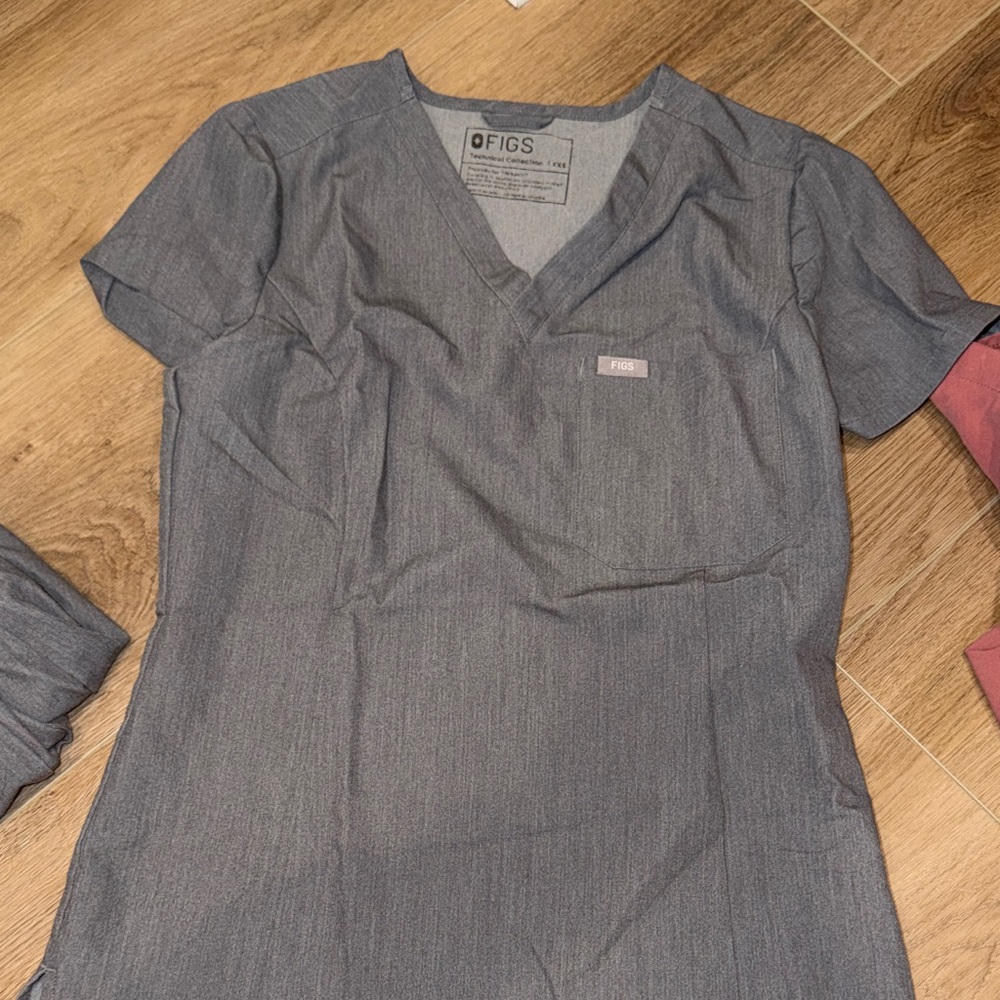 FIGS Women's Gray Short Sleeve Top
